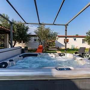 holiday-home-kerniat.pula-hotels.org/